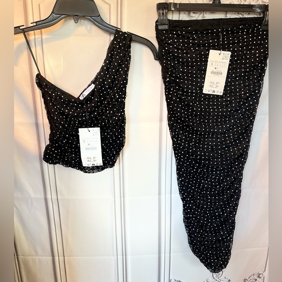 NWT ZARA 🎄holiday SEQUIN MIDI SKIRT S
Waist 12 without stretch
14 with stretch - Picture 11 of 11